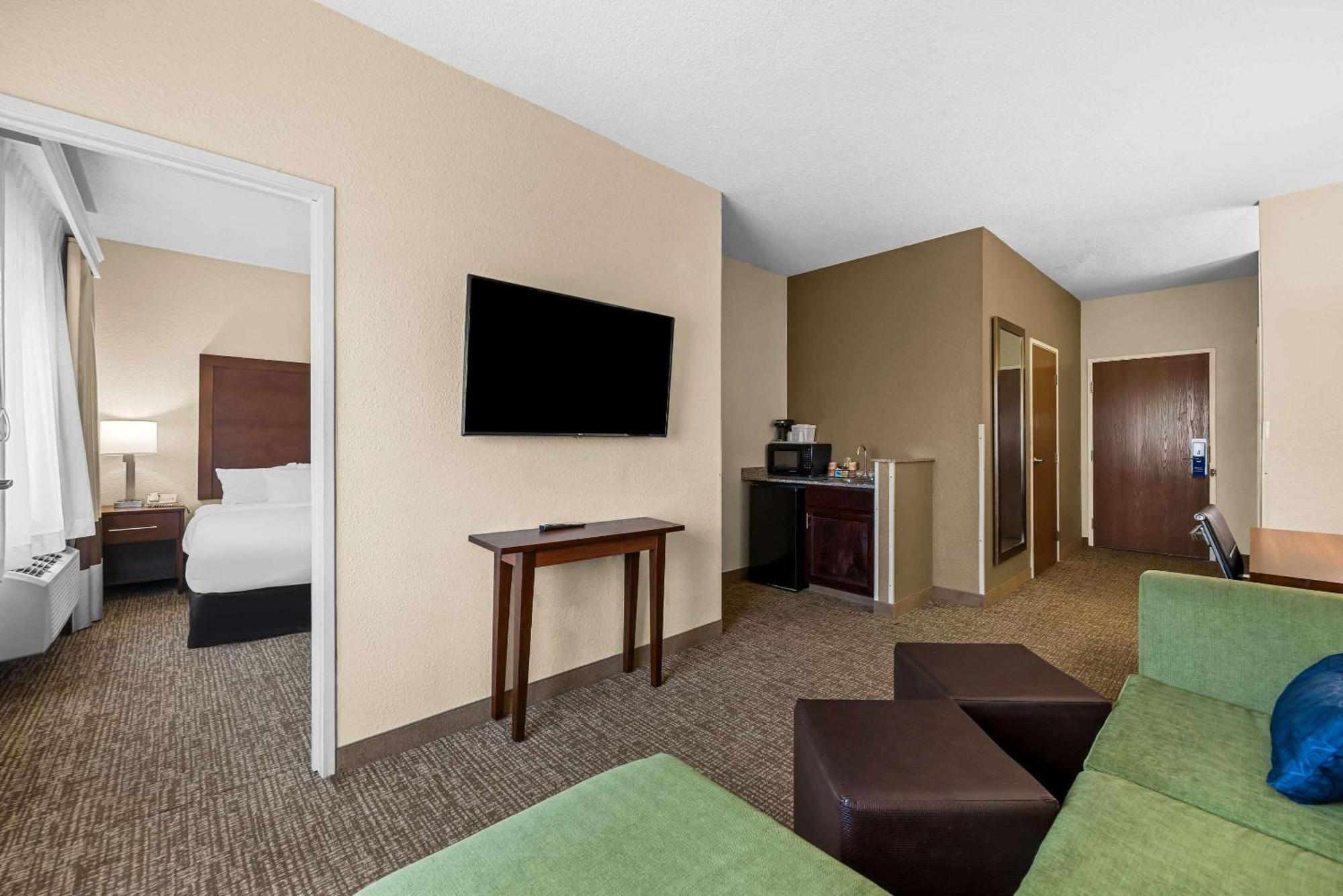 Comfort Inn & Suites Pueblo Exterior foto